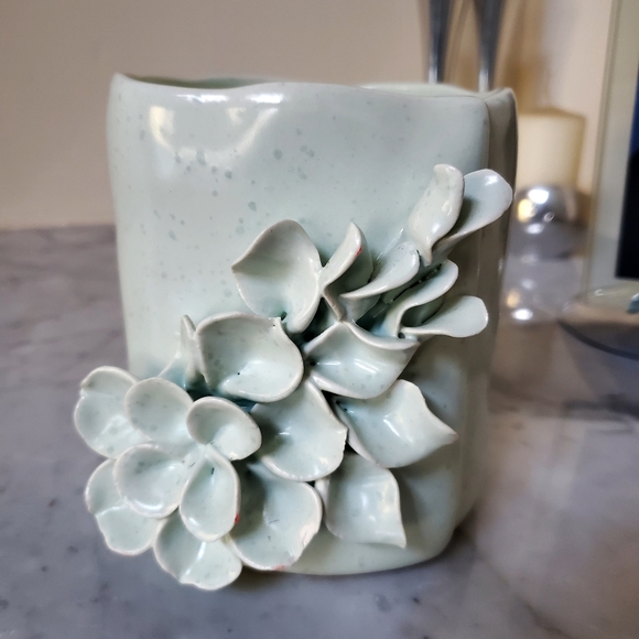 Anthropologie Night Gardenia Two Wick  Large Candle - Picture 2 of 6